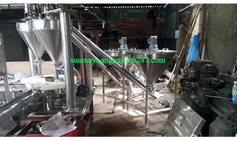 Máy định lượng sữa vào lon và ghép nắp lon