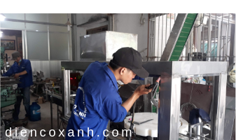 Máy cấp thìa tự động vào lon sữa bột - Điện Cơ Xanh