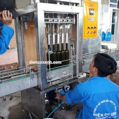 Máy chiết rượu vang tự động