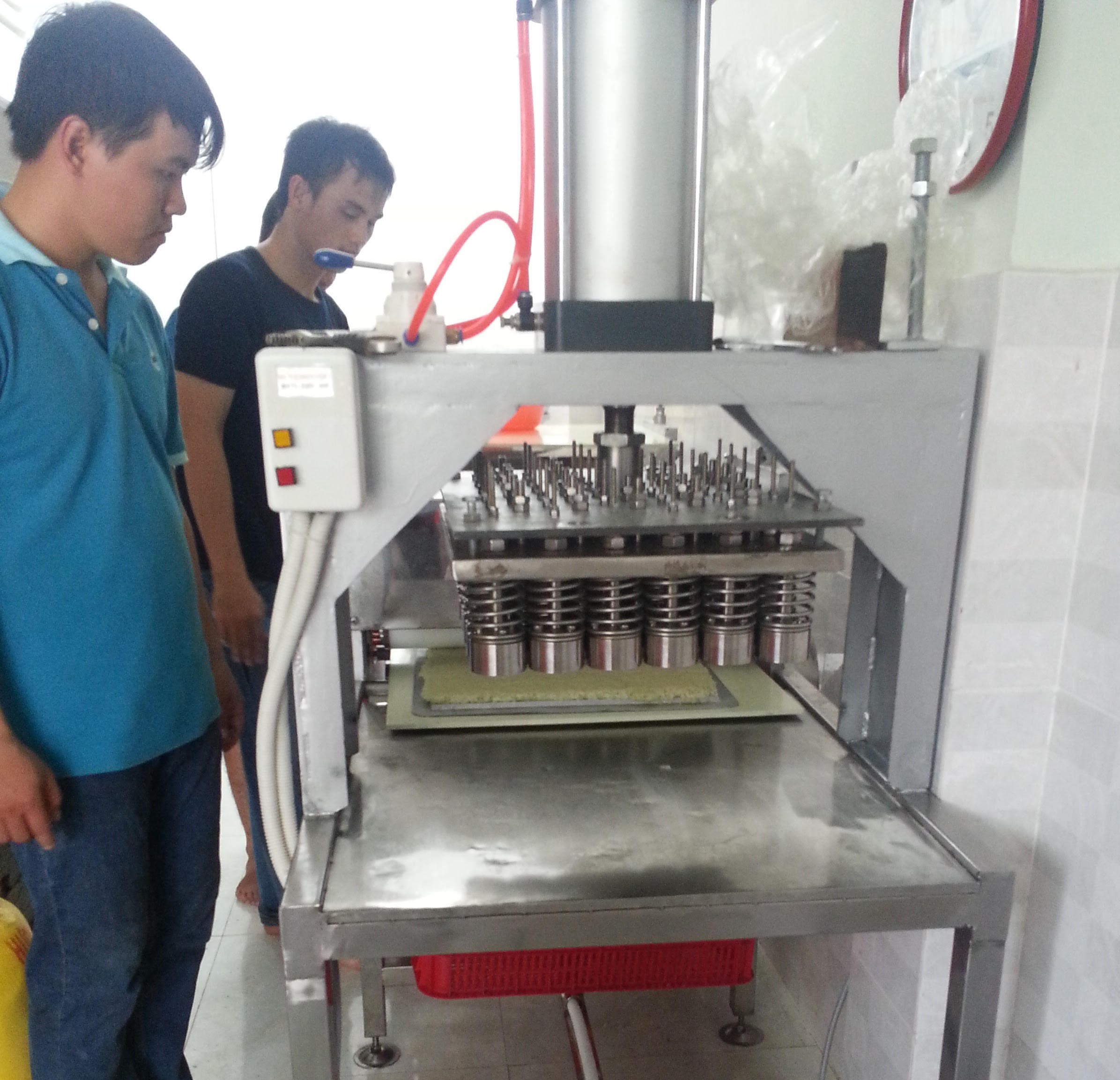 MÁY ÉP CẮT BÁNH XÔI CHIÊN