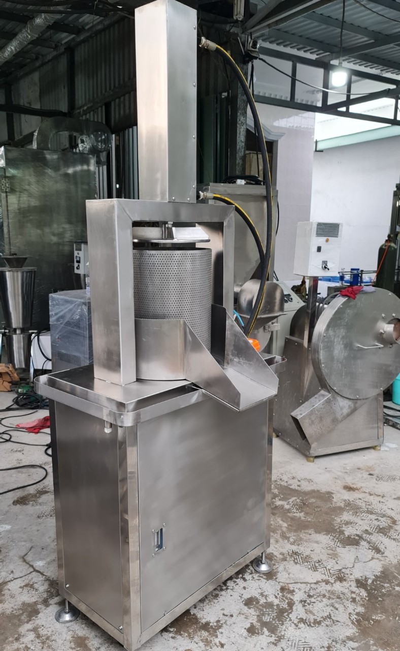 Máy ép thuỷ lực dùng vắt nước cà rốt