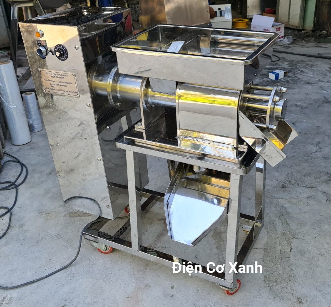 Máy vắt nước cốt rau mùi (rau ngò)