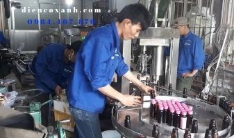 Dây chuyền chiết rót và ren nắp chai thủy tinhh tự động - Điện Cơ Xanh